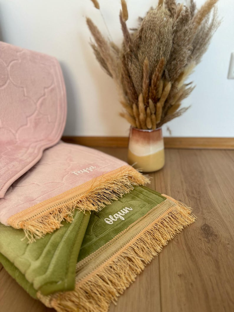 Personalisierte Gebetsmatte mit Namen aus Vinyl | Nikah-Geschenk | Eid-Geschenk | Individuelle Gebetsmatte | Islamisches Geschenk