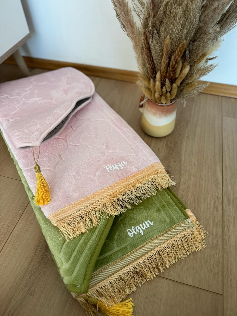Personalisierte Gebetsmatte mit Namen aus Vinyl | Nikah-Geschenk | Eid-Geschenk | Individuelle Gebetsmatte | Islamisches Geschenk