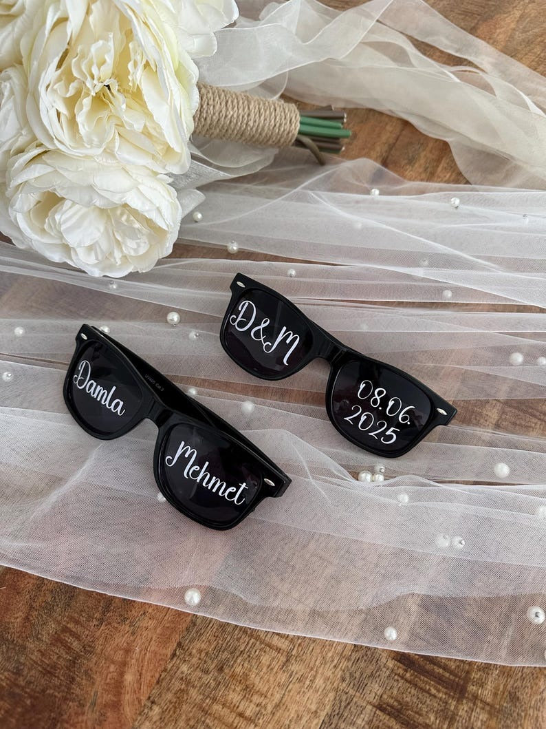 Hochzeitssonnenbrille personalisiert mit Buchstaben, Namen, Daten | Gastgeschenke | Geschenke für Braut und Bräutigam