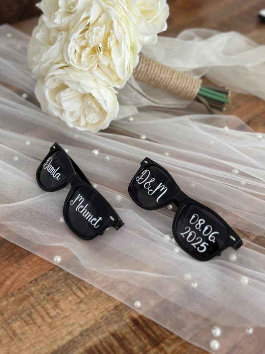 Hochzeitssonnenbrille personalisiert mit Buchstaben, Namen, Daten | Gastgeschenke | Geschenke für Braut und Bräutigam